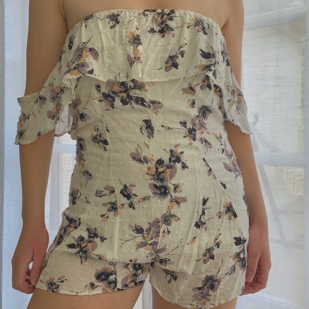 CUTEST SPRING ROMPER💐